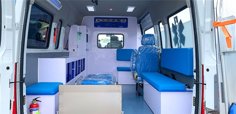 大通V80出院護(hù)送車