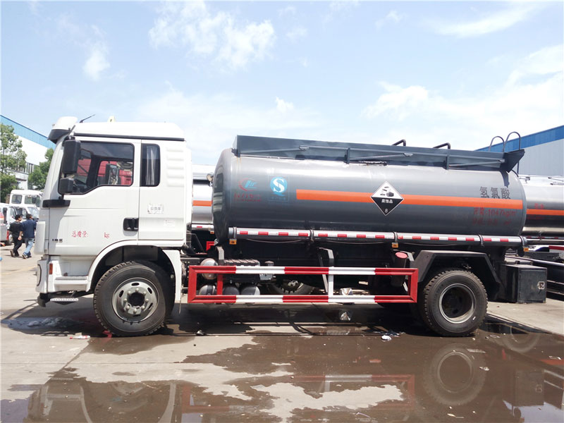 陜汽單橋化工液體運(yùn)輸車(chē)