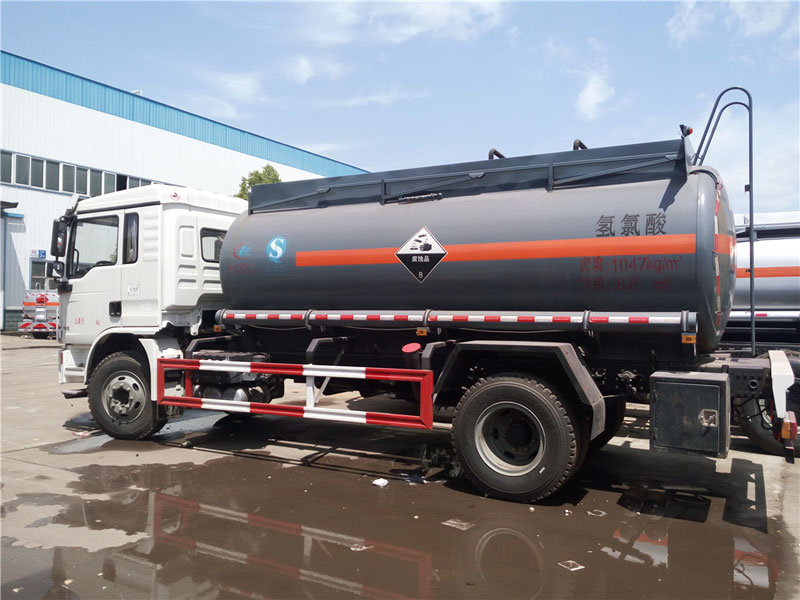 陜汽單橋化工液體運(yùn)輸車(chē)