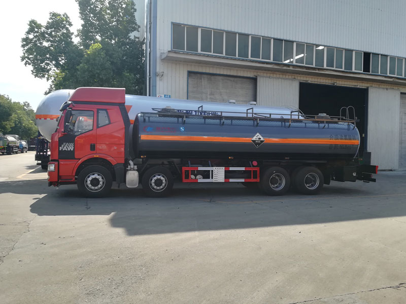解放J6 4橋化工液體運輸車