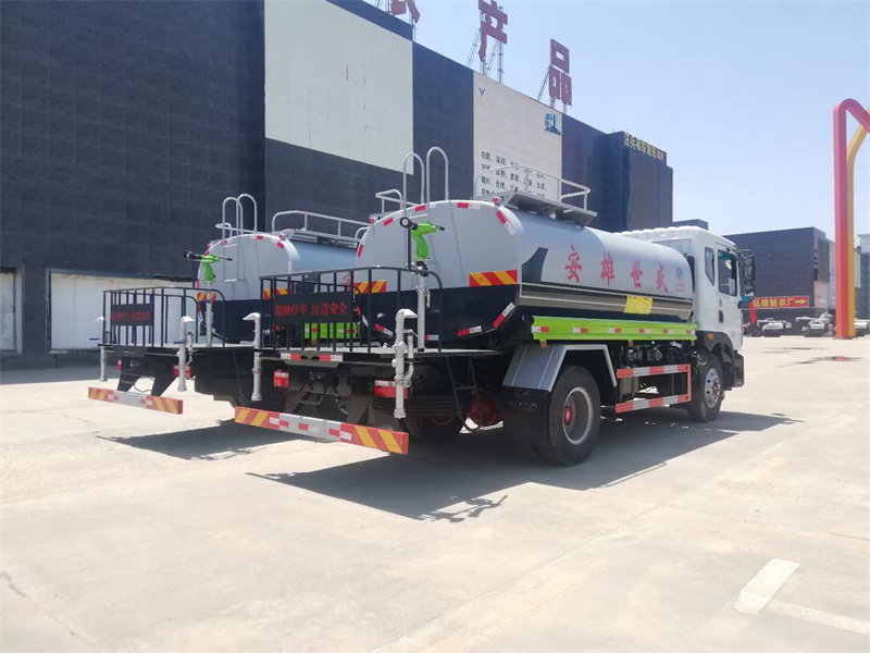 12方東風(fēng)D9灑水車(chē)