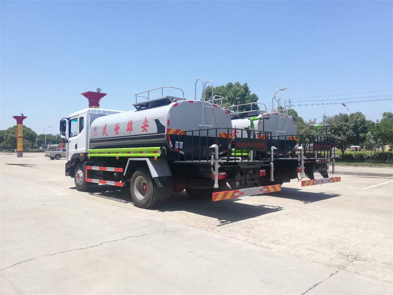 12方東風(fēng)D9灑水車(chē)