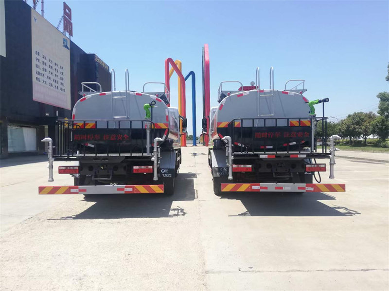 12方東風(fēng)D9灑水車(chē)