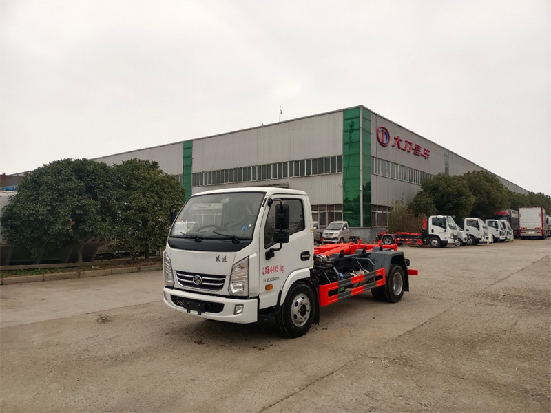 上汽躍進(jìn)開拓X300藍(lán)牌勾臂垃圾車