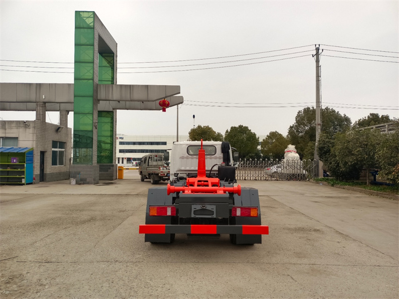 上汽躍進(jìn)開拓X300藍(lán)牌勾臂垃圾車