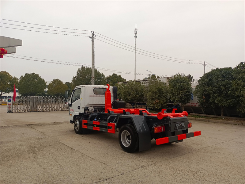 上汽躍進(jìn)開拓X300藍(lán)牌勾臂垃圾車