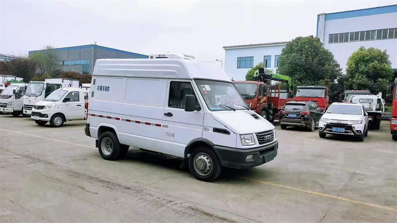 國六依維柯短軸冷藏車