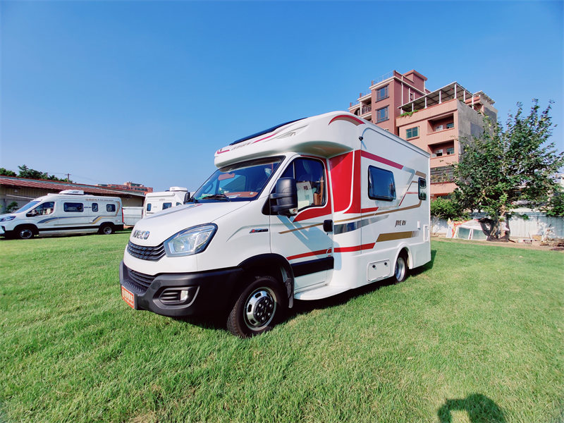 依維柯小額頭房車特價(jià)
