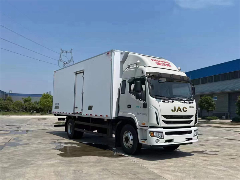 江淮德沃斯中卡V9冷藏車