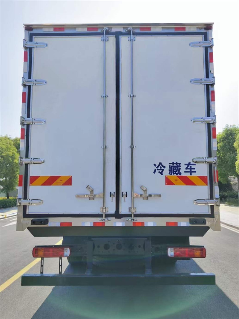 歐曼行星小三軸冷藏車