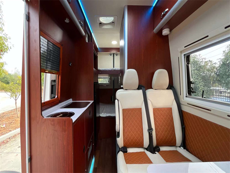 大通V90加長軸超高頂B型房車傲旅雅舒特房車