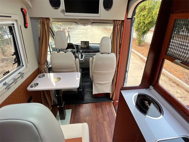 大通V90加長軸超高頂B型房車傲旅雅舒特房車