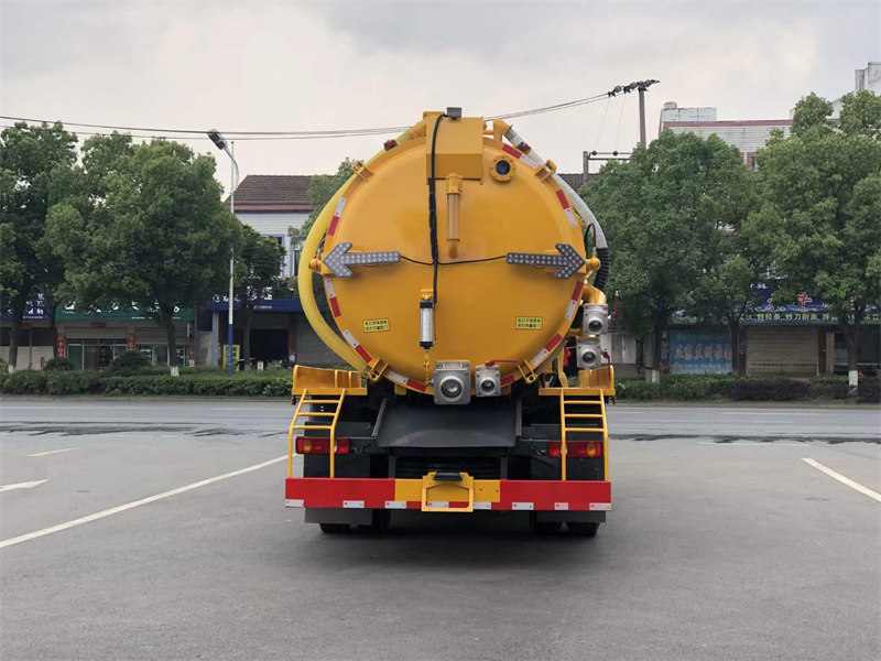 東風(fēng)天錦15方吸污車