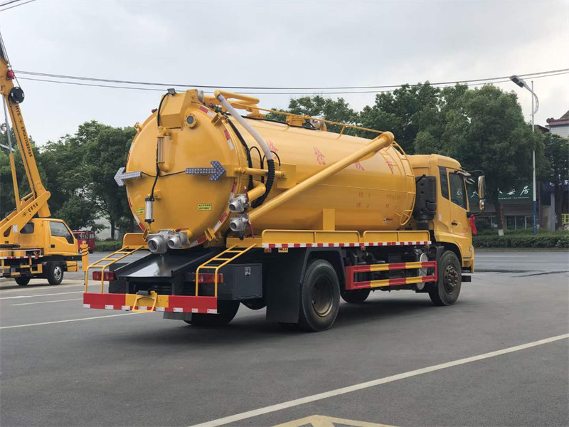 東風(fēng)天錦15方吸污車