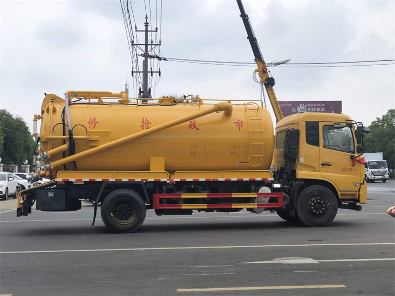 東風(fēng)天錦15方吸污車