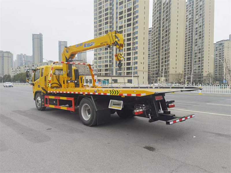 東風多利卡D8帶吊一托二清障車