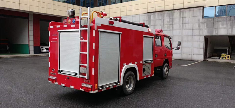 小型水罐消防車現(xiàn)車一臺(tái)