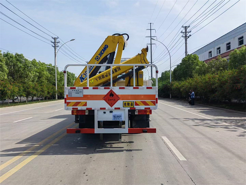 單橋氣瓶車(chē)帶吊一車(chē)兩用