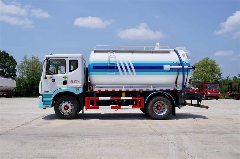 東風D9吸污車