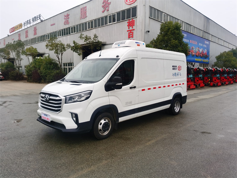 上汽大通V90柴油面包冷藏車