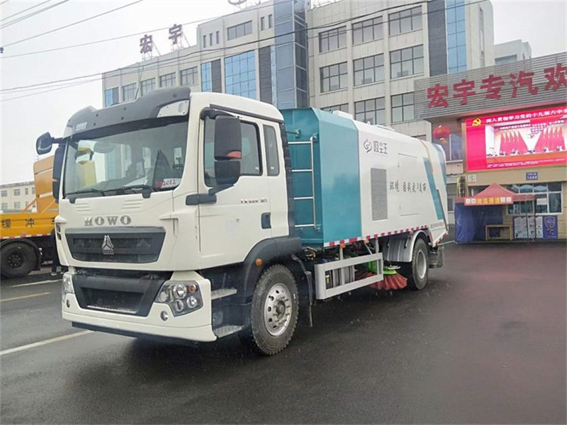 重汽豪沃吸塵車170馬力
