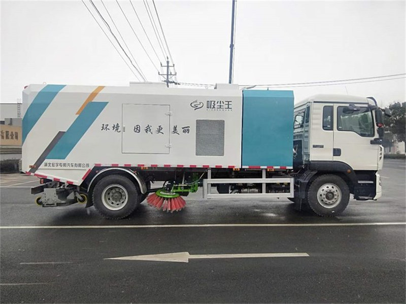 重汽豪沃吸塵車170馬力