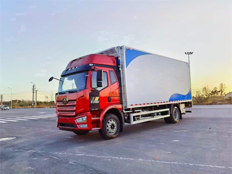 6.8米解放鮮活水產(chǎn)品運輸車