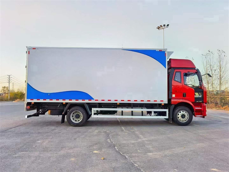 6.8米解放鮮活水產(chǎn)品運輸車
