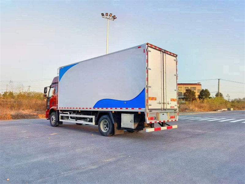 6.8米解放鮮活水產(chǎn)品運輸車
