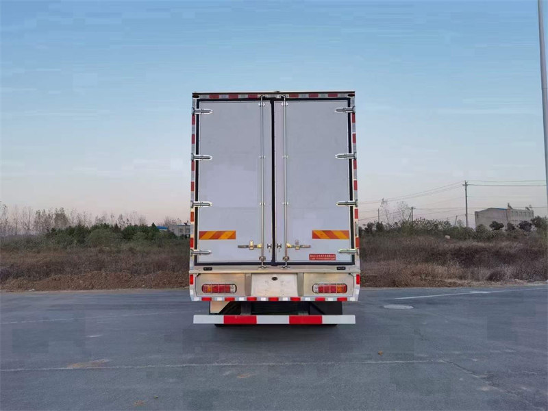 6.8米解放鮮活水產(chǎn)品運輸車
