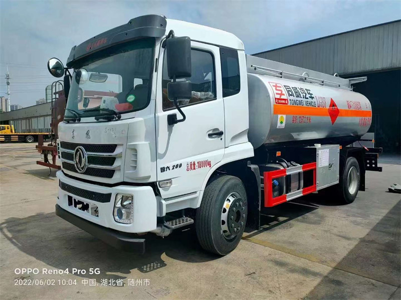 10噸東風(fēng)加油車新品