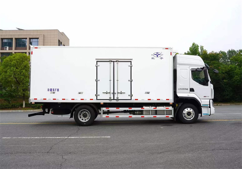 柳汽乘龍H5高頂雙臥冷藏車(chē)