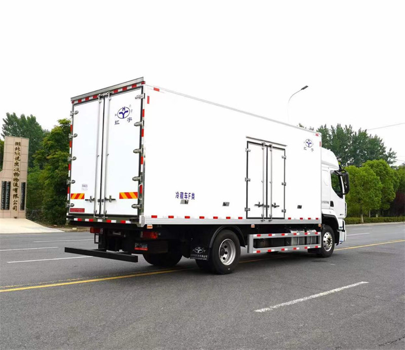柳汽乘龍H5高頂雙臥冷藏車(chē)