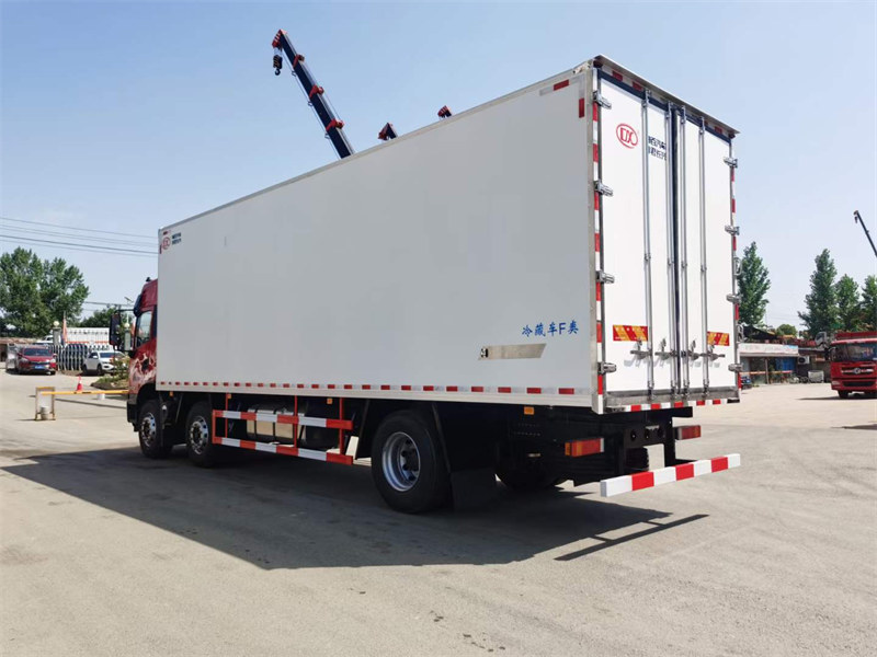 東風(fēng)天錦小三軸冷藏車(chē)