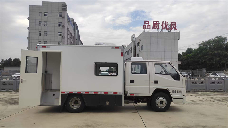 江鈴順達(dá)自由移動小型核酸檢測車