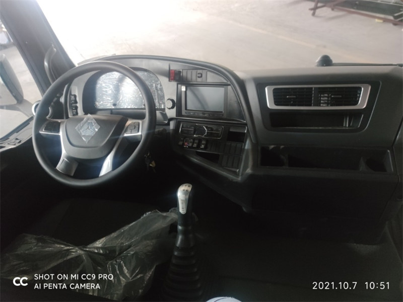 重汽汕德卡6.8米冷藏車