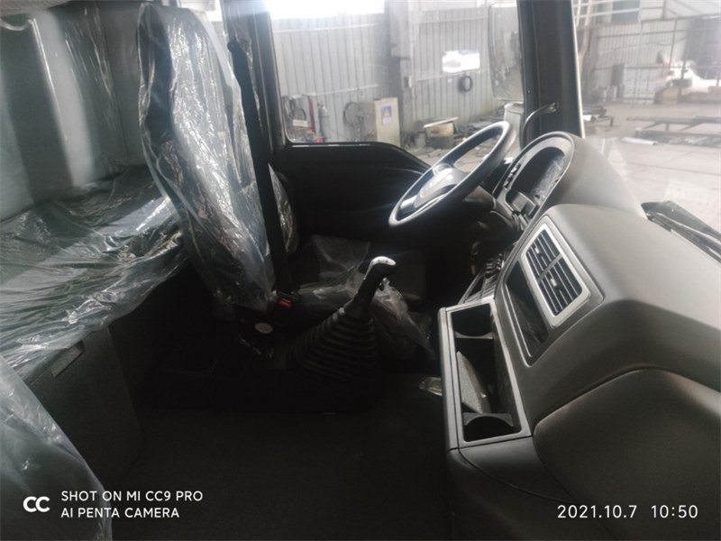 重汽汕德卡6.8米冷藏車