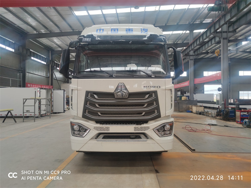 重汽豪沃NX國六6米8冷藏車