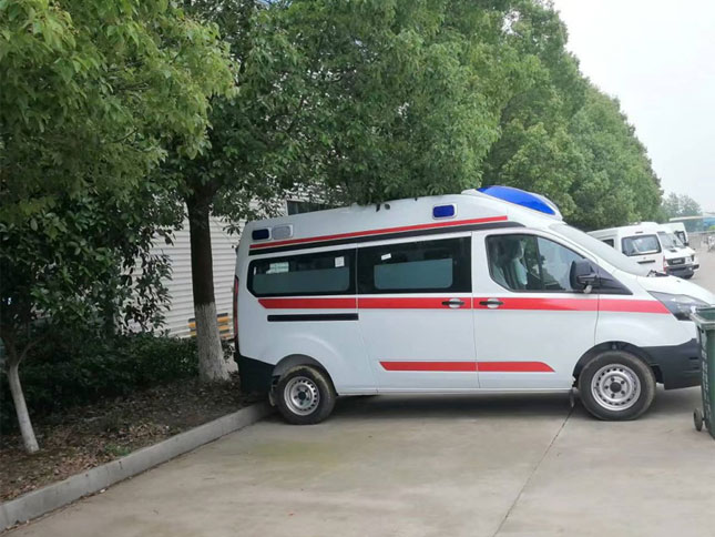 福特新全順負(fù)壓救護(hù)車整裝待發(fā)