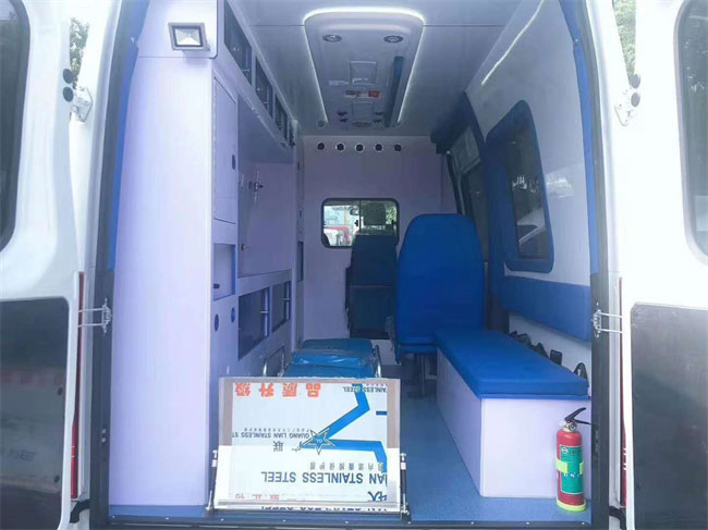 依維柯負壓型救護車