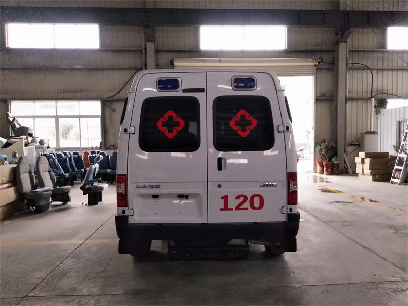 江鈴特順短軸監(jiān)護型救護車