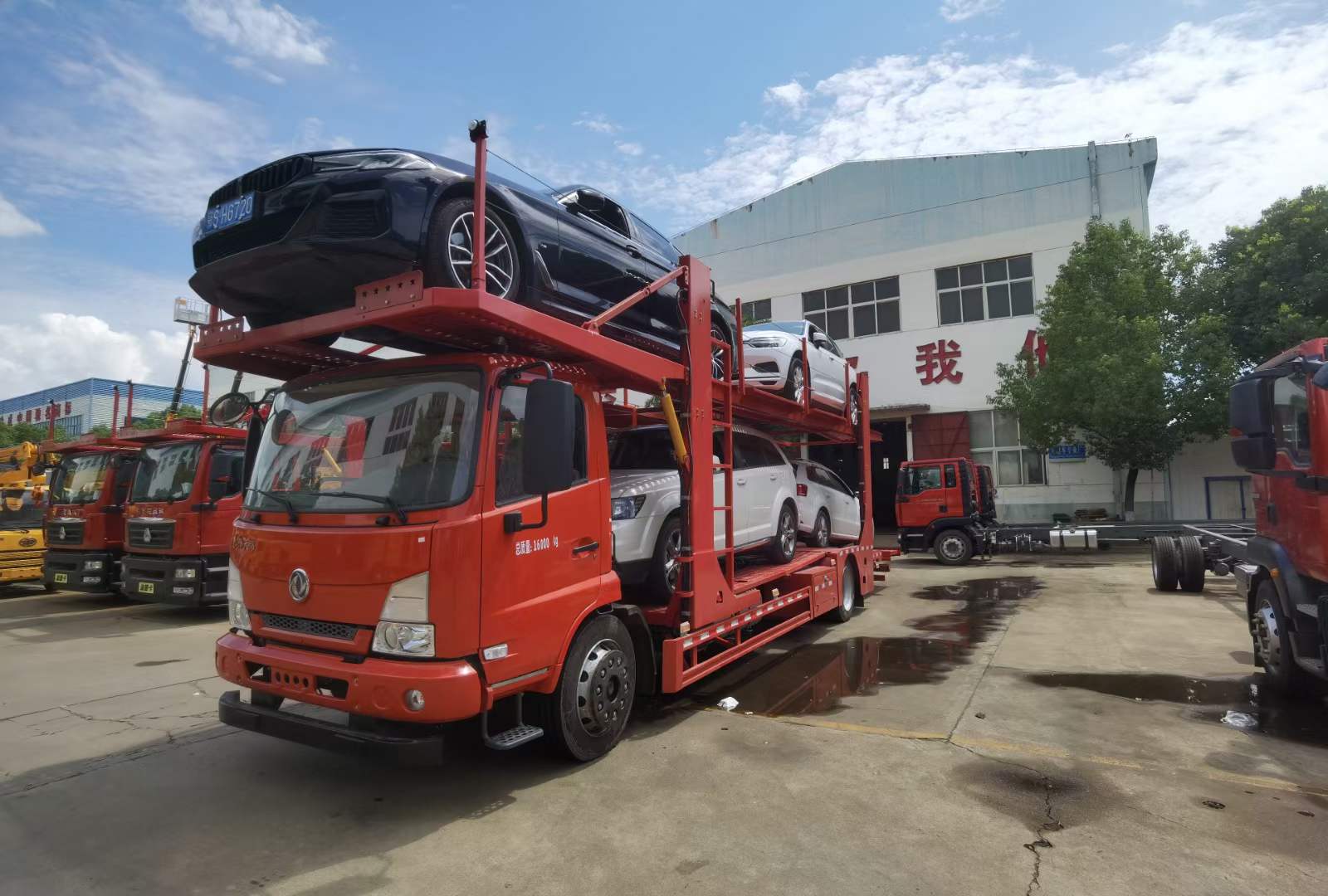 轎運(yùn)車東風(fēng)天錦震撼上市