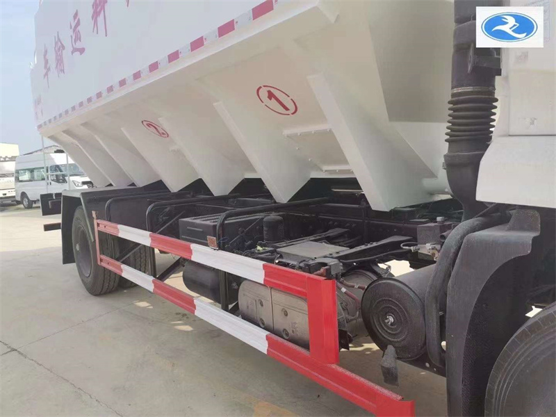 東風(fēng)天錦單橋飼料車現(xiàn)車一臺