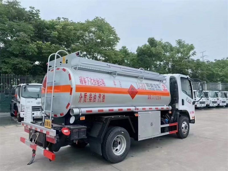 5.1方解放加油車品質(zhì)高