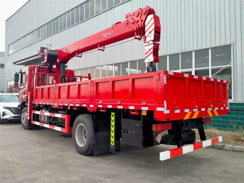 東風(fēng)華神T5單橋隨車吊現(xiàn)車