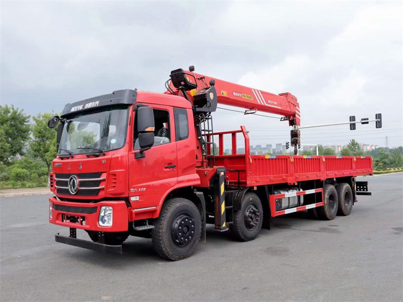 單排8噸隨車吊機(jī)動性好
