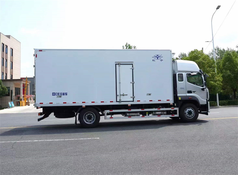 國六福田歐航高頂雙臥冷藏車低價(jià)來襲