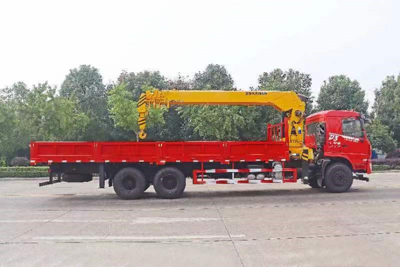 東風D3后雙橋隨車吊270馬力