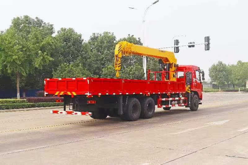 東風D3后雙橋隨車吊270馬力