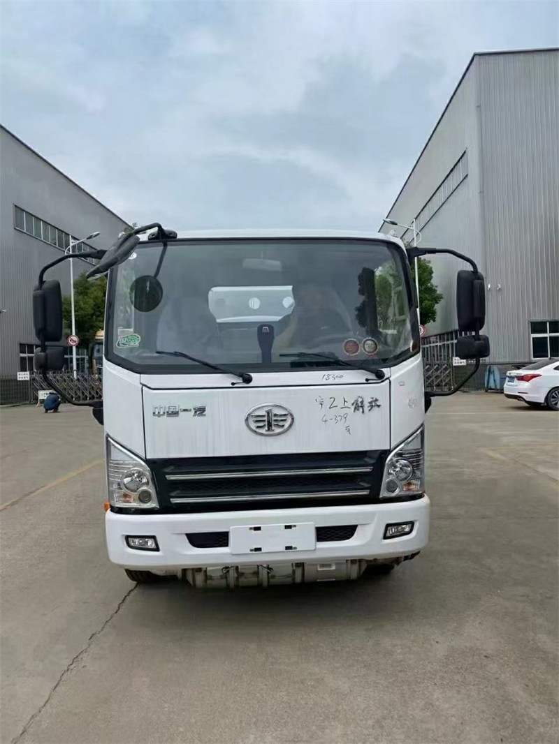 國六解放油罐車滿足新規(guī)